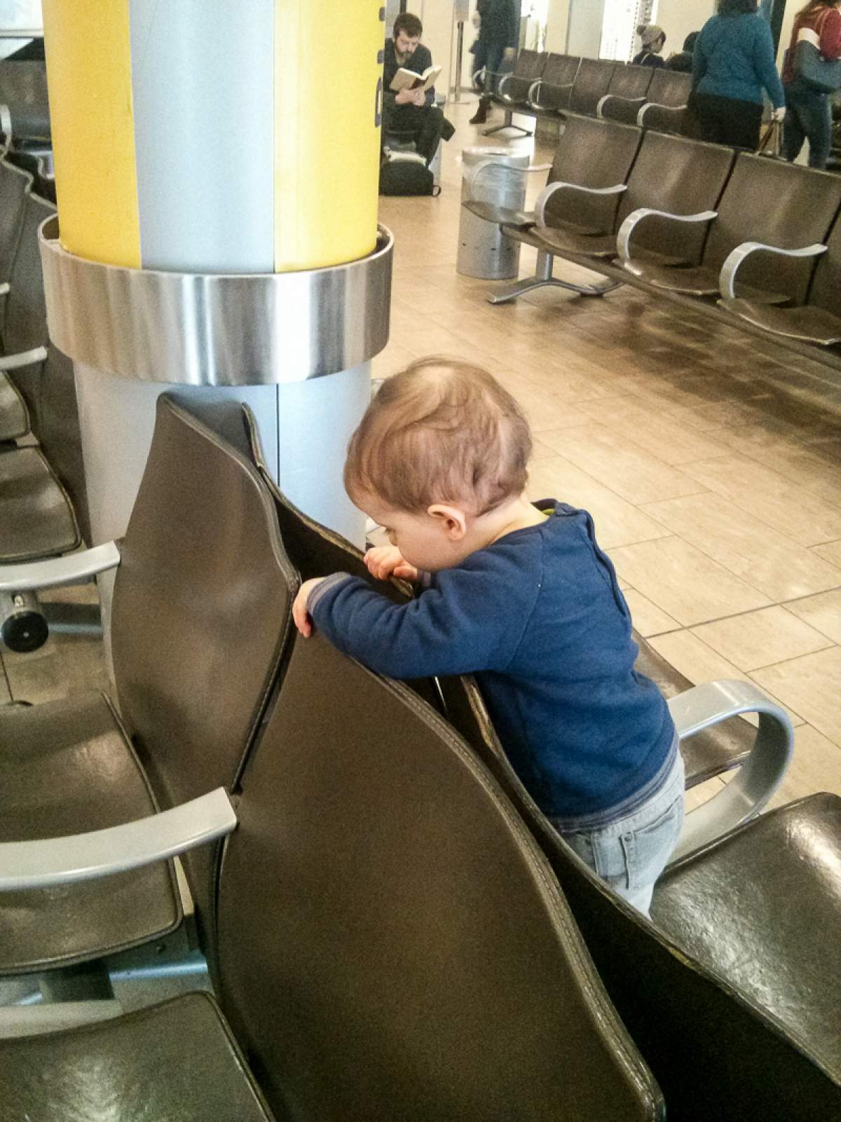 Insolite : une passagère oublie son bébé dans la salle d’attente de l’aéroport…