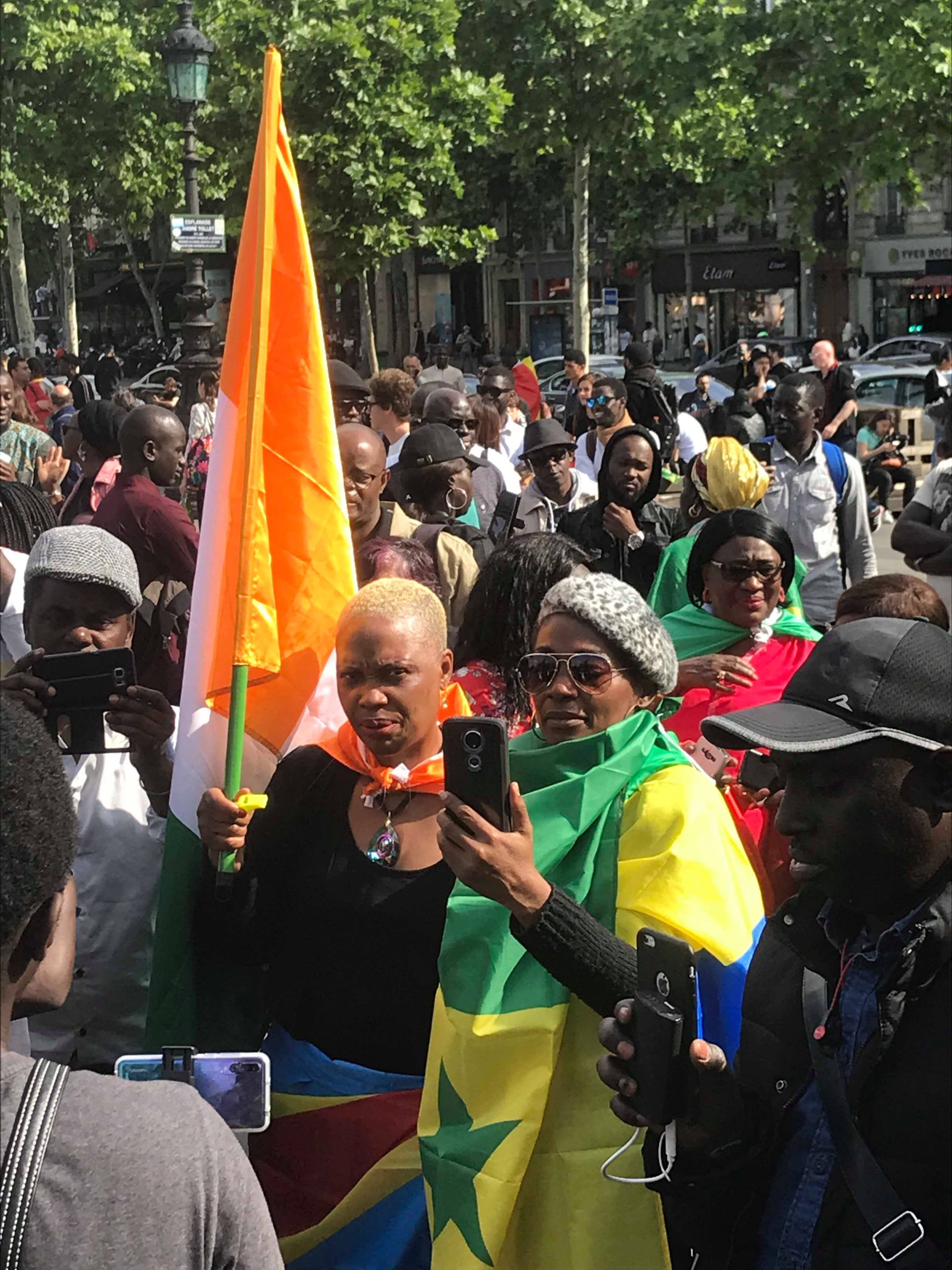 France : Les premières images de la manifestation des Sénégalais contre l’affaire Petro-Tim