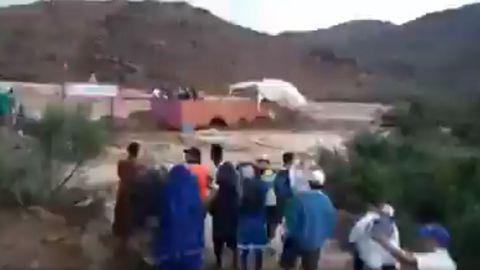 (Vidéo) 7 morts dans l’inondation d’un terrain de foot