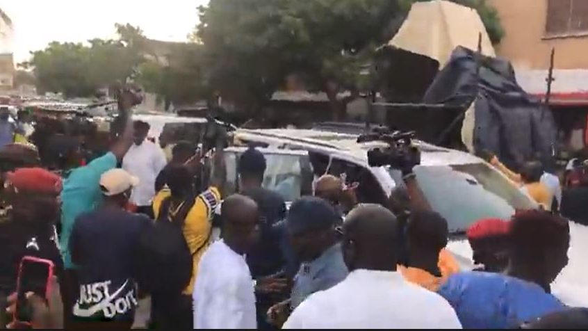 L’arrivée mouvementée d’Abdoulaye Wade à Colobane chez Serigne Mountakha Mbacké