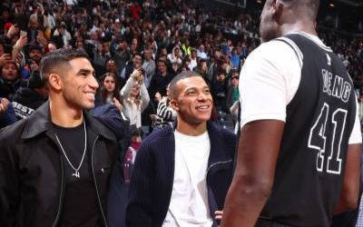 Mbappé et Hakimi ont rencontré Gorgui Sy Dieng après le match NBA San Antonio Spurs contre les Brooklyn Nets.
